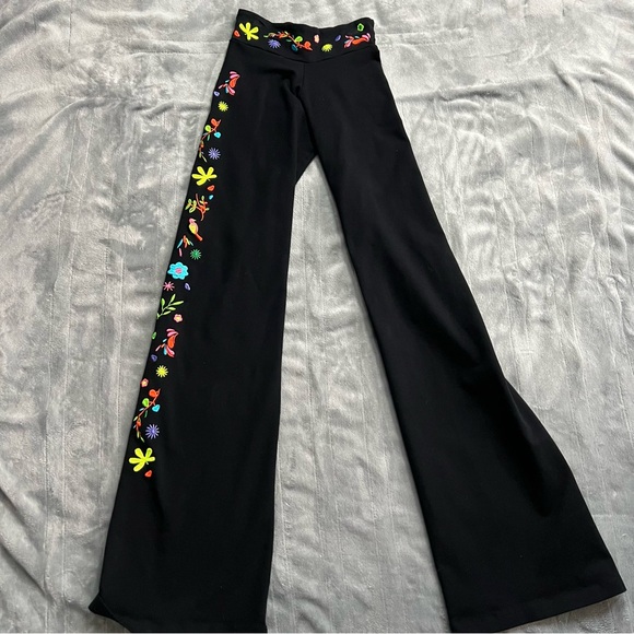 Floral Embroidered Y2K Yoga Pants - Picture 2 of 11